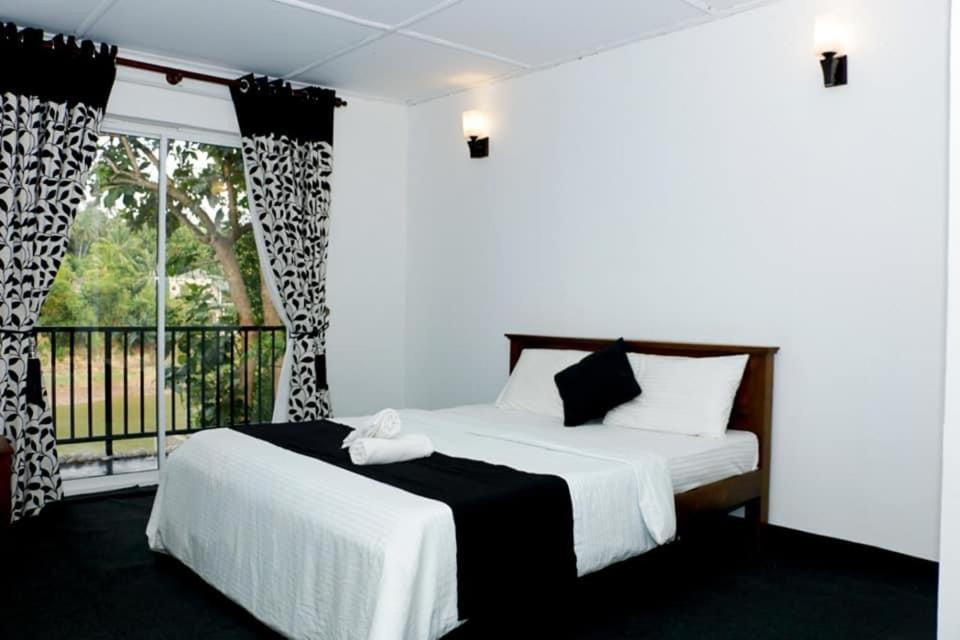 Sadhara River View Lodge كاندي المظهر الخارجي الصورة