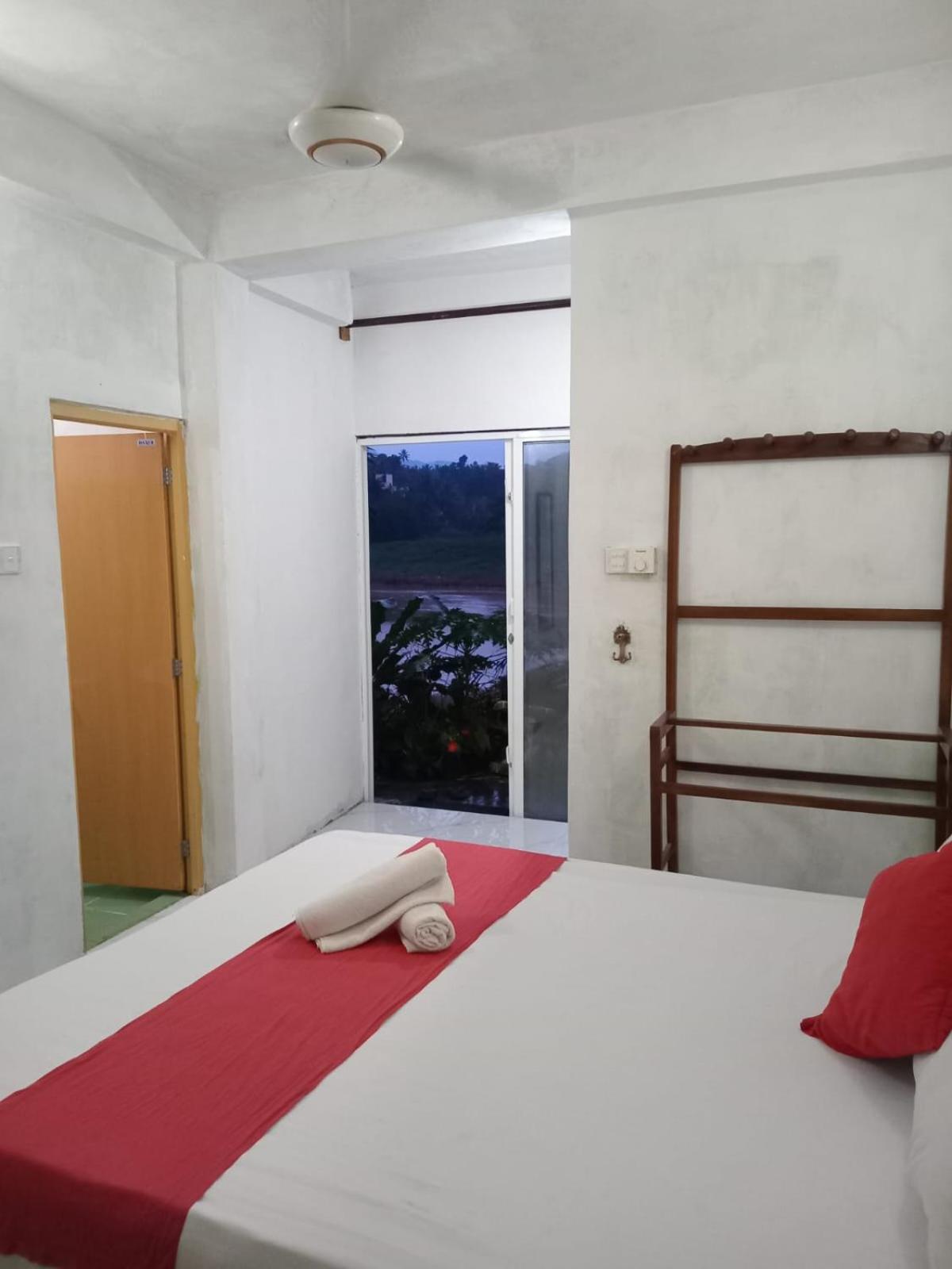 Sadhara River View Lodge كاندي المظهر الخارجي الصورة